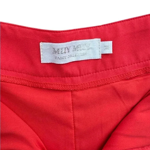 Red/Orange Flowy Butterfly Pleated Shorts. Size medium - Picture 8 of 10